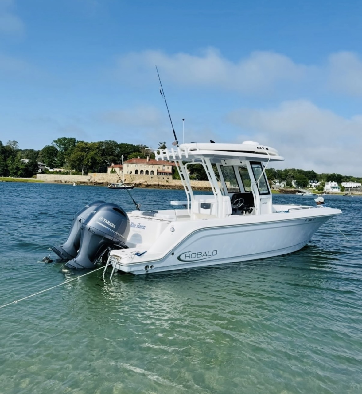 Coastal Pursuit's 32' Robalo R270 center console